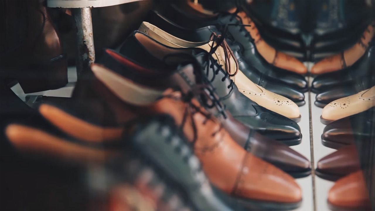 Modne obuwie z hurtowni obuwniczej – najnowsze trendy