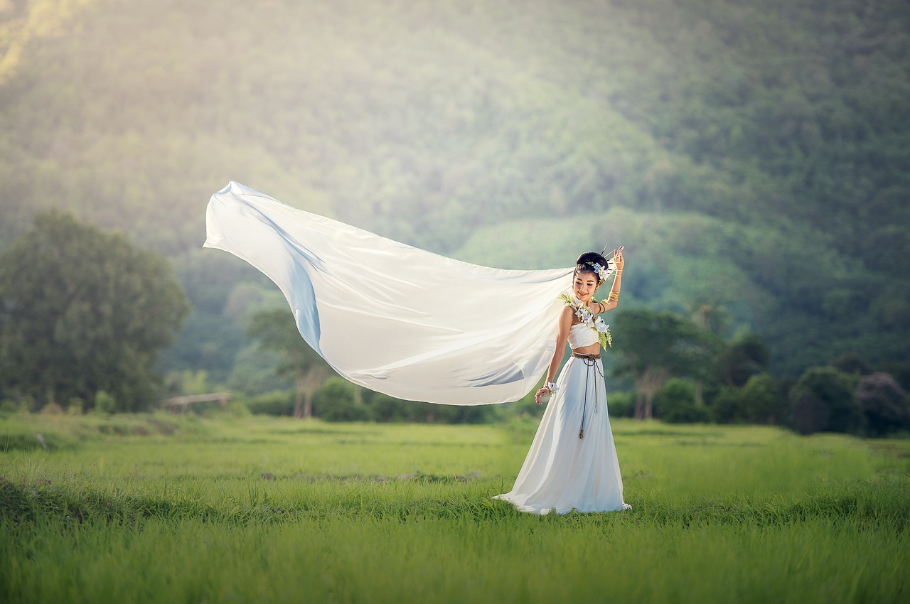 Jak wybrać idealną suknię ślubną – poradnik dla przyszłych pań młodych